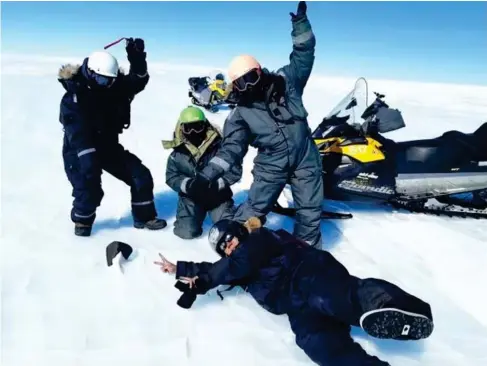  ?? (SWNS) ?? De l ighted scientists ce l ebrate finding a meteorite in the Antarctic