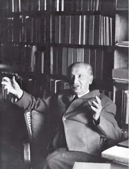  ??  ?? Antagonist­as. El ensayista y profesor Adorno, al piano, y Martin Heidegger, autor de “Ser y tiempo”.