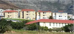  ?? PICTURE: CINDY WAXA ?? ALARMED: Pensioners living in rental stock flats near De Waal Drive are questionin­g their three-year lease offer.