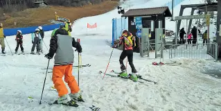  ??  ?? Stagione invernale a rischio La società «Alpe del Nevegàl» in difficoltà per i costi della neve artificial­e