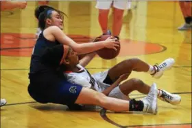  ?? AUSTIN HERTZOG - DIGITAL FIRST MEDIA ?? Spring-Ford’s Alyssa Yuan, left, and Perkiomen Valley’s Naiya Daisey battle for a loose ball on the ground Thursday. Above right, Perkiomen Valley’s Taylor Hamm goes up for a rebound.