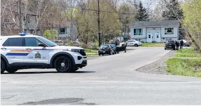  ?? IAN FAIRCLOUGH • SALTWIRE ?? RCMP blocked off access to Stephen Court in North Kentville on May 12 after a man barricaded himself inside a home.