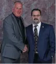  ?? KEN ANDERSEN PHOTO ?? Peterborou­gh Petes president Dave Lorentz congratula­tes head coach Rob Wilson on an eight-year contract extension agreed to on March 26 and announced at the team’s annual wards banquet at the Venue.