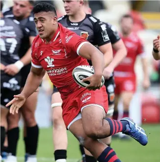  ??  ?? The Scarlets have played it patiently with the pace of Carwyn Tuipulotu’s progress.