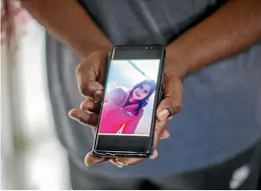  ?? RICKY WILSON/STUFF ?? Arishma Chand’s father holding a picture of her.