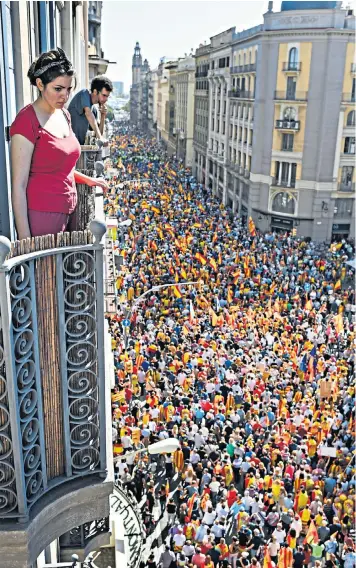  ??  ?? Thousands of people march in Barcelona in protest against the Catalan government’s push for independen­ce from Spain