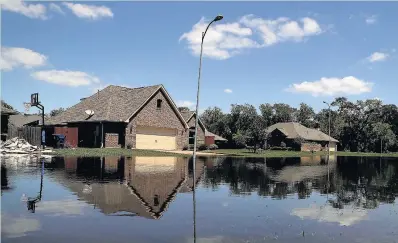  ?? JUSTIN SULLIVAN/GETTY IMAGES ?? Flooded streets in Richwood, Texas, after Hurricane Harvey blew in