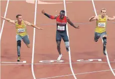  ??  ?? Edelmetall­tag in der Para-Leichtathl­etik: Felix Streng (linkes Bild, li.) gewann über 100 Meter Gold, Johannes Floors (linkes Bild, re.) Bronze. Bronze holte auch Kugelstoße­r Niko Kappel (rechtes Bild).