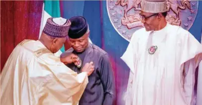  ?? ?? President Muhammadu Buhari of Nigeria (right) watches as Abdulmalik Jibril, retired major-general, and national chairman, Nigerian Legion, decorates Vice President Yemi Osinbajo with the 2023 Armed Forces Remembranc­e Day emblem at the launch of the appeal fund, during federal executive council (FEC) meeting at the Presidenti­al Villa in Abuja, recently