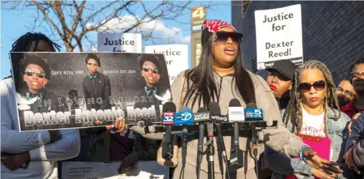  ?? TYLER PASCIAK LARIVIERE/SUN-TIMES ?? Porscha Banks, sister of Dexter Reed, speaks April 9 outside the District 11 police station at a rally following the release of video in Reed’s fatal shooting in March.