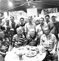  ??  ?? Rahman (seated centre) with Bugis community leaders in Niah recently.