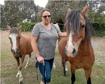  ?? STACY SQUIRES/STUFF ?? Diane Clyma now uses a walking stick to be with her horses.