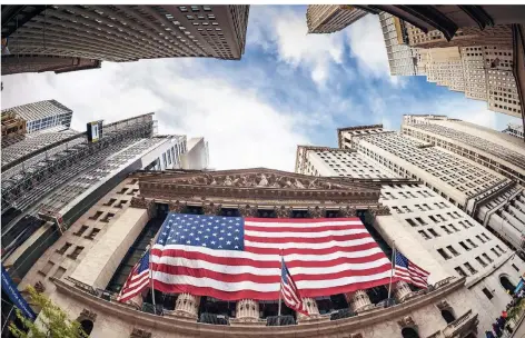  ?? FOTO: IMAGO ?? Zentrum des Crashs vor zehn Jahren: die New York Stock Exchange an der Wall Street.
