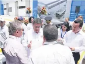  ?? FOTOS: AMÍLCAR IZAGUIRRE ?? El presidente Juan Orlando Hernández participó en el corte de cinta de la nueva planta. Al evento asistieron ejecutivos de Gildan y funcionari­os públicos.