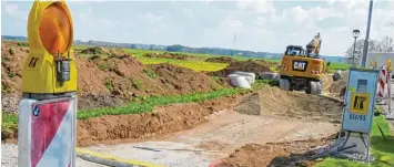  ?? Foto: Helmut Bader ?? Schon eifrig gearbeitet wird am neuen Baugebiet auf der Frühlingsw­iese in der Gartenstad­t.