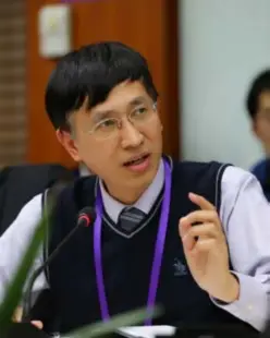  ??  ?? 清华大学建设管理系教­授王守清。
