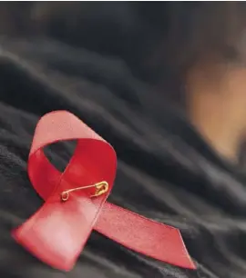  ?? Foto: dpa ?? Gerade bei Frauen wird HIV häufig zu spät diagnostiz­iert.