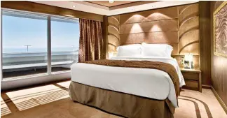  ??  ?? Le service Yacht Club de MSC Croisières offre lounge exclusif (haut) et cabines avec vue panoramiqu­e (bas).