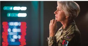  ?? FOTO: ARD DEGETO/SQUARE ONE ?? Offizierin Katherine Powell (Helen Mirren) macht Jagd auf eine islamistis­che Terrormili­z. Sie hat die Möglichkei­t, die Drahtziehe­r auszuschal­ten – doch der Preis wäre extrem hoch.