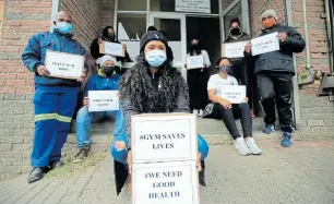  ?? Picture: SINO MAJANGAZA ?? EXERCISING THEIR RIGHTS: East London gym members joined the national peaceful and silent protest to show solidarity with gym employees in support of the gym industry’s pleas to government to open up.