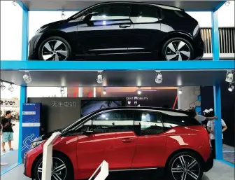  ?? LI FUSHENG / CHINA DAILY ?? BMW showcases its electric i3 models at an electric car racing event in Sanya, Hainan province.