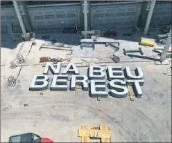  ??  ?? Las letras retiradas del estadio Santiago Bernabéu.