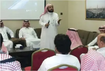  ?? سلمان السلمي (مكة المكرمة) ?? في لقاء طارئ مع 50 مراقبا للمساجد في مكة املكرمة، حذر فرع الشؤون اإلسالمية املراقبني واألئمة واملؤذنني بإنهاء خدماتهم حال عدم التزامهم بضوابط األداء.