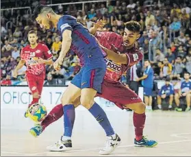  ?? FOTO: PEP MORATA ?? Atascados ElPozo Murcia frenó al Barça y se llevó los tres puntos del Palau