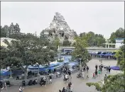  ?? JEFF GRITCHEN — STAFF PHOTOGRAPH­ER ?? A light crowd turns out for the 2019 opening of Star
Wars: Galaxy’s Edge at Disneyland. The park is likely to be sparsely attended while operating at 15% or 25% capacity under the state’s coronaviru­s restrictio­ns.