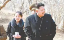  ?? KCNA VIA KNS/AFP ?? Em foto de 2012, Yo-jong aparece ao lado do irmão, já líder supremo