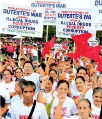  ?? — File file ?? President Duterte supporters gather during a vigil backing the anti-drugs raid at the Luneta park in metro Manila.