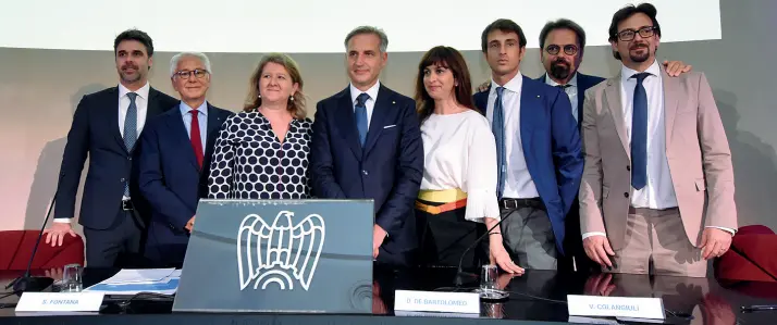  ??  ?? Il team
La squadra del nuovo presidente di Confindust­ria Bari Sergio Fontana (al centro)
Da sinistra Francesco Divella, Beppe Fragasso, Marina Lalli, Teresa Caradonna, Mario Aprile, Francesco Frezza e Michele Piazzolla