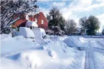  ?? CAROLYN THOMPSON/ASSOCIATED PRESS ?? Snow covers the ground Saturday in Buffalo, N.Y. Residents of northern New York state are digging out from a dangerous lake-effect snowstorm that has dropped nearly 6 feet of snow in some areas and caused three deaths.