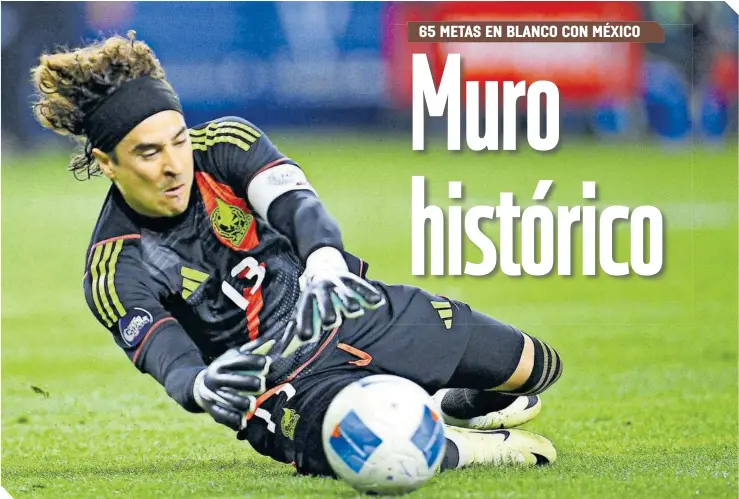  ?? FOTO: MEXSPORT ?? Guillermo Ochoa tiene récords positivos y negativos; uno de ellos le sirve de alivio.