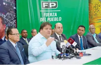  ?? F.E. ?? Raúl Martínez, secretario de Asuntos Jurídicos de FP, habló en nombre del partido.