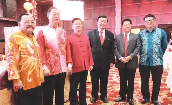  ??  ?? 2020 CNY dinner hosted by the Consul General H.E. Liang Caide in Kota Kinabalu.