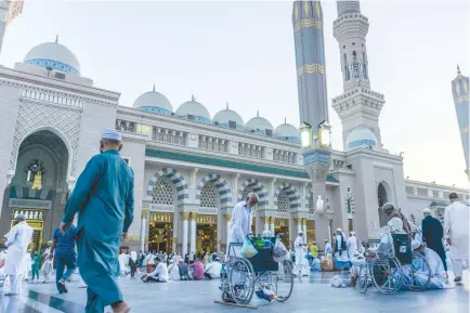  ??  ?? A morning scene of pilgrims in Madinah. Saudi Arabia aims to become the top global destinatio­n for Muslim holidaymak­ers. (Shuttersto­ck)