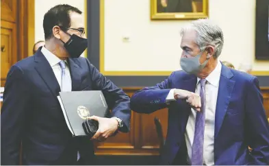  ?? JOSHUA ROBERTS / REUTERS / BLOOMBERG ?? Steven Mnuchin, U.S. Treasury secretary, left, elbow-bumps Jerome Powell, chairman of the
U.S. Federal Reserve, before a House Financial Services Committee hearing in Washington on Tuesday.