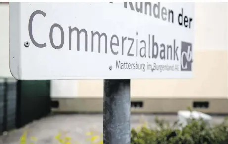  ??  ?? Die Akten über die burgenländ­ische Skandalban­k werden vom Land erst im letzten Abdruck an den U-Ausschuss geliefert