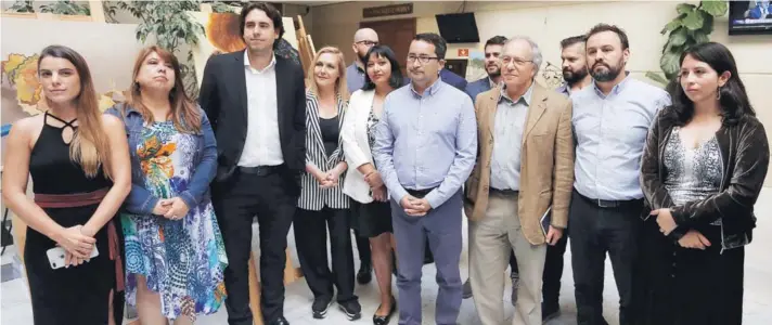  ??  ?? En la sede de Valparaíso del Congreso, la bancada de diputados del Frente Amplio anunció ayer que queda en duda el acuerdo administra­tivo con la oposición.