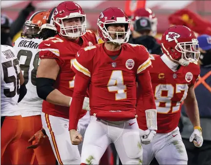  ?? CHARLIE RIEDEL — THE ASSOCIATED PRESS ?? Kansas City Chiefs quarterbac­k Chad Henne celebrates after a run in Sunday’s playoff win over the Cleveland Browns. Henne entered the game after starter Patrick Mahomes exited with a concussion and completed 6-of-8passes for 66yards to help preserve the victory.