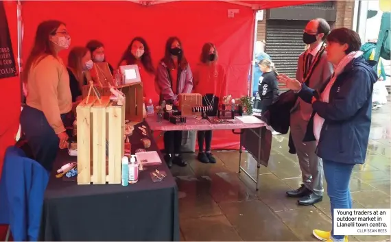  ?? CLLR SEAN REES ?? Young traders at an outdoor market in Llanelli town centre.