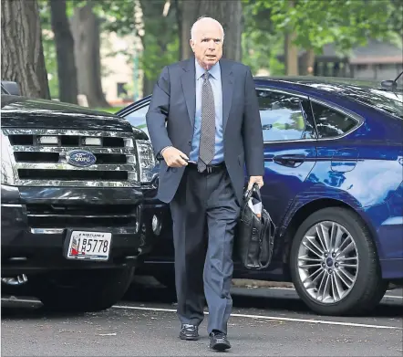  ?? [ AFP ] ?? John McCain wollte nur eine Woche nach seiner Tumoropera­tion wieder im Washington­er Machtpoker mitspielen.