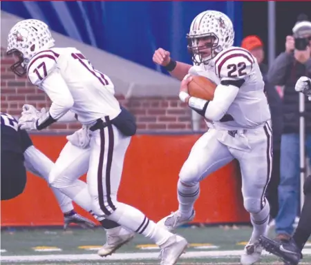  ?? | PHOTOS BY WORSOM ROBINSON/ FOR THE SUN- TIMES ?? Dual- threat quarterbac­k Samson Evans and Prairie Ridge look to continue their unbeaten streak.