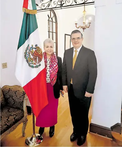  ?? /CORTESÍA ?? Luz Elena Baños, quien encabeza la misión de México en la OEA, acompañó a Ebrard en su gira