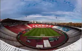 ?? (Photos AFP) ?? Le stade de Belgrade où l’Etoile Rouge est intraitabl­e...
