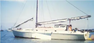  ??  ?? Above: at anchor off East Mersea, 1960. Right: Nan on the Blackwater during her first season with the Imber family