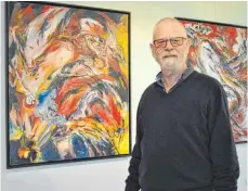  ?? FOTO: WALTRAUD WOLF ?? Herbert Arbter stellt unter dem Titel „Imaginatio­n und Wirklichke­it“beim Kunstkreis 84 Riedlingen im Kaplaneiha­us aus.