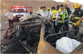  ?? (ZAKA) ?? ZAKA VOLUNTEERS at the scene of yesterday’s fatal accident on Route 90 close to Ein Bokek near the Dead Sea.