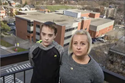  ?? GARY YOKOYAMA, THE HAMILTON SPECTATOR ?? Ivan Hooper, 12, and his mom Julie have a bird’s-eye view of Queen Victoria School from their ninth-floor condo on Charlton Avenue East.